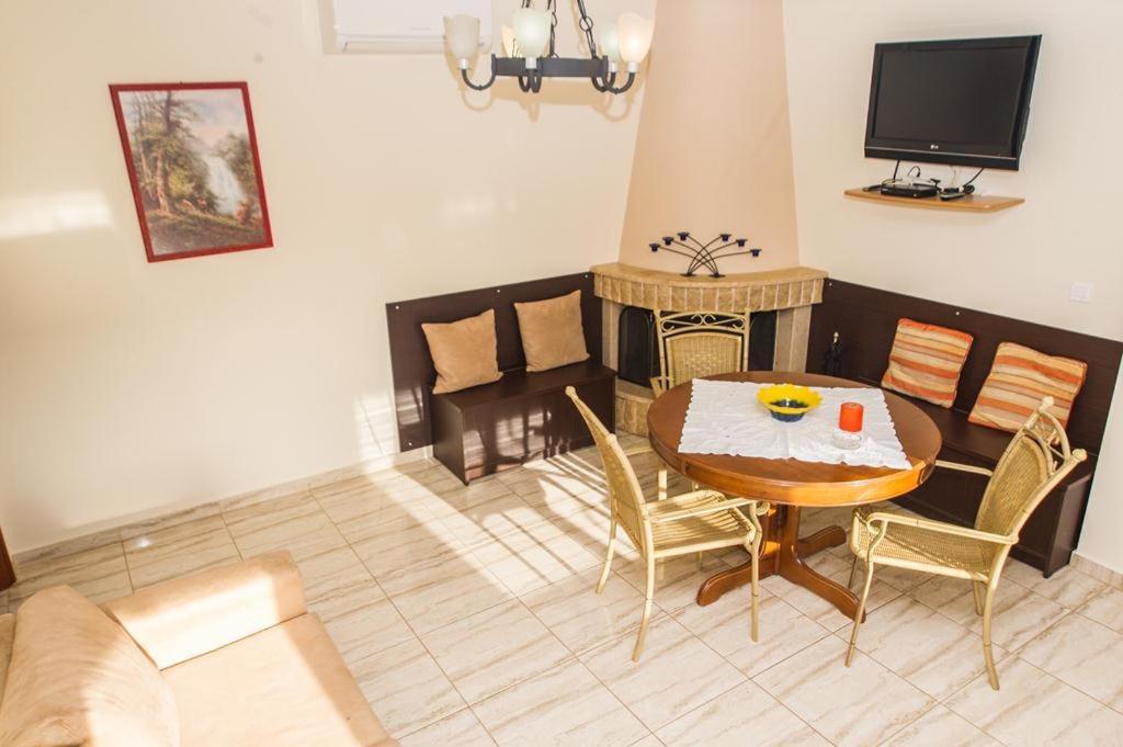 Cozy Flats In An Olive Grove By The Sandy Beach Kánalos 외부 사진